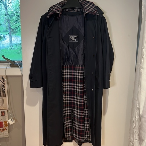 Burberrys Sz 10 Vintage Burberry Dark Navy Trench Coat with Wool Zipout Lining - Picture 3 of 16